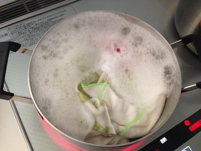 ぶくぶく泡立った鍋