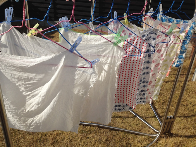 干している布巾