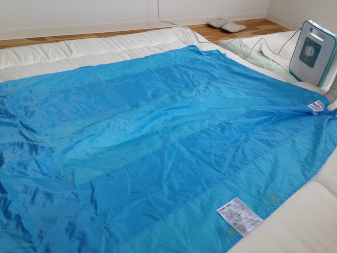 ２枚の布団を乾燥機にかける