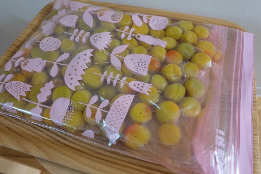 梅干しの重石にペットボトル