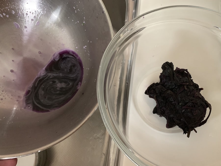 梅干し用赤紫蘇のあく取り